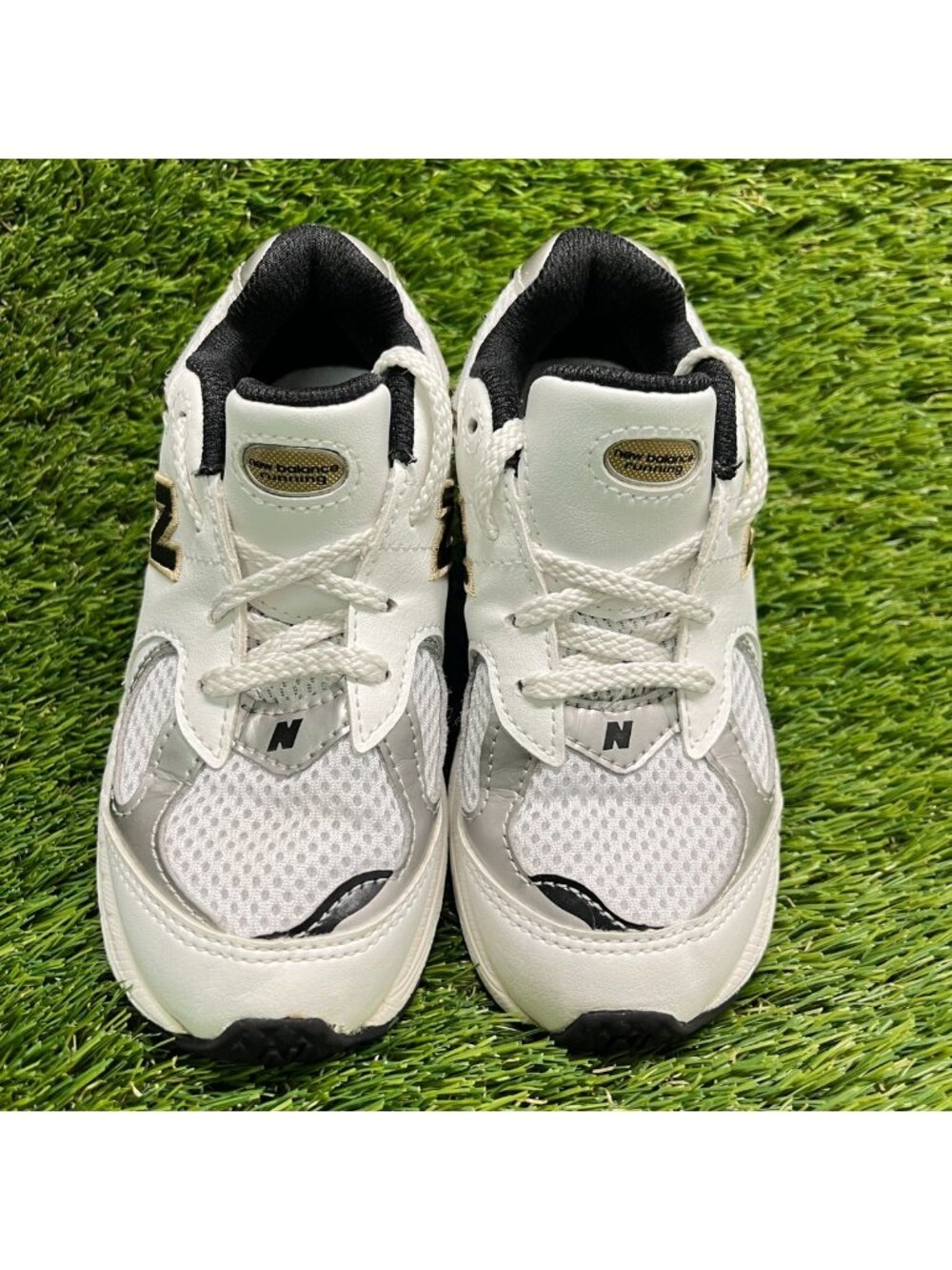 New‎ Balance 2002R Boys Size 10C White Black Athletic Running Shoes Sneakers